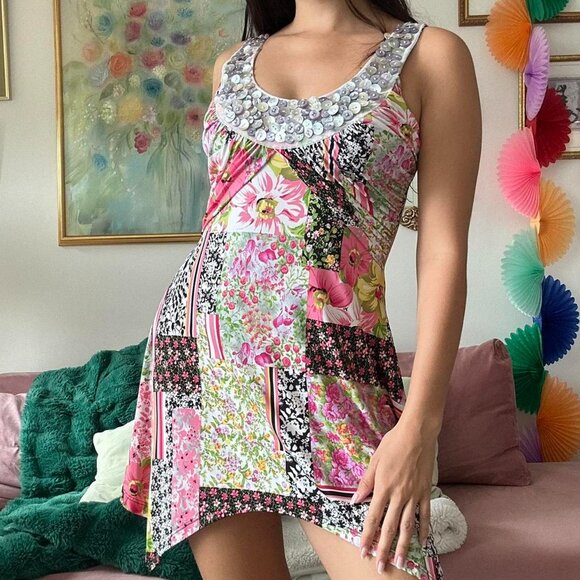 Euro Summer Y2K Dress w/ Mother of Pearl Detailing - Picture 2 of 6